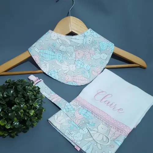 Kit para Bebê com Nome Bordado