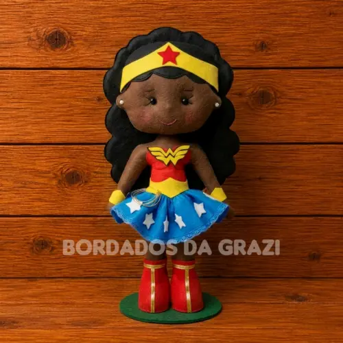 Mulher Maravilha Negra Feltro