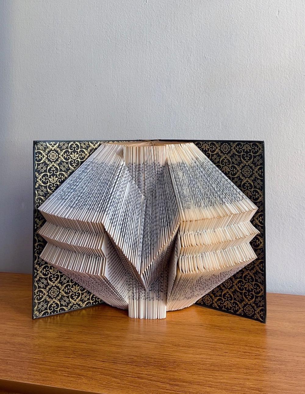 Escultura de Livro Decorativa