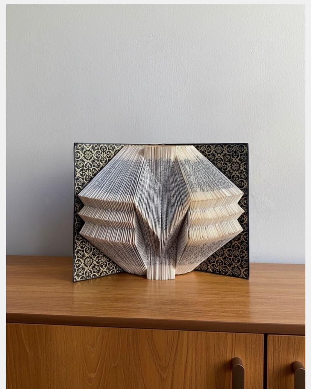 Escultura de Livro Decorativa