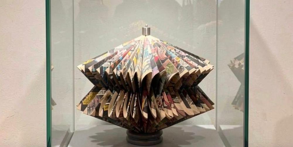 Escultura de livro - gibi Marvel