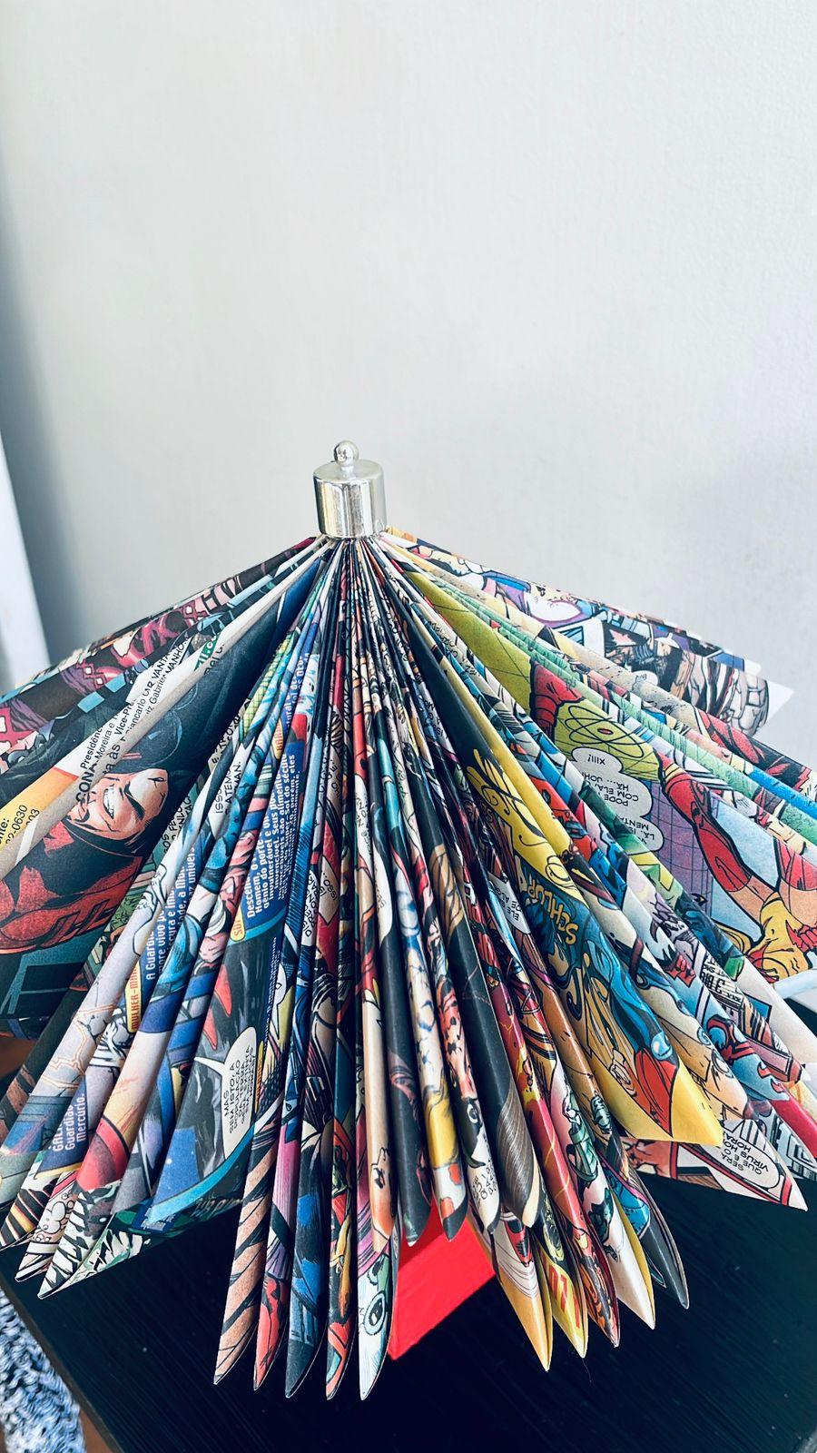 Escultura de livro - Gibi