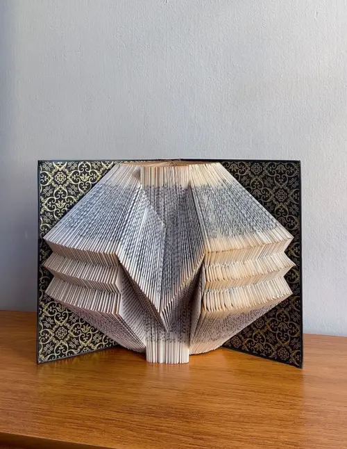 Escultura de Livro Decorativa