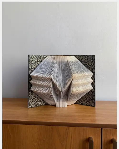 Escultura de Livro Decorativa