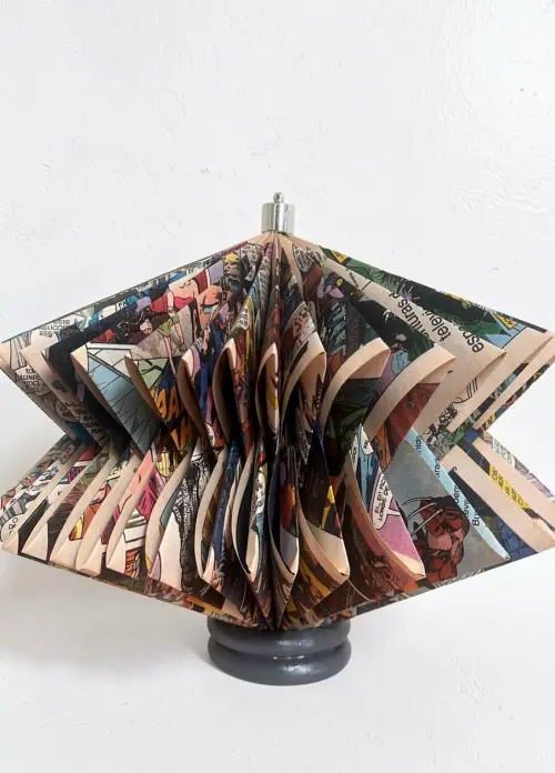 Escultura de livro - gibi Marvel