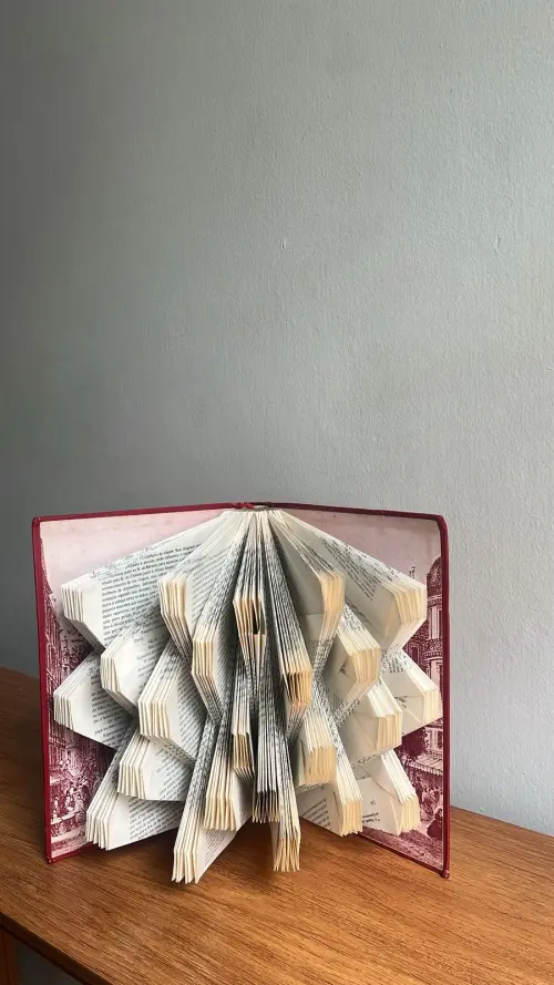 Escultura de livro - Brutalista