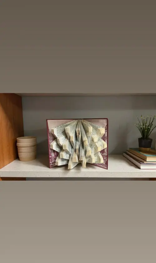 Escultura de livro - Brutalista