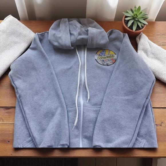 Blusa Cinza com Capuz e Bolso Personalizada