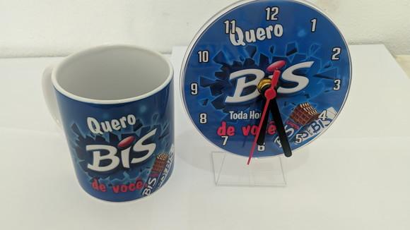 Caneca Pascoa Personalizada com Relógio de Mesa Acrílico