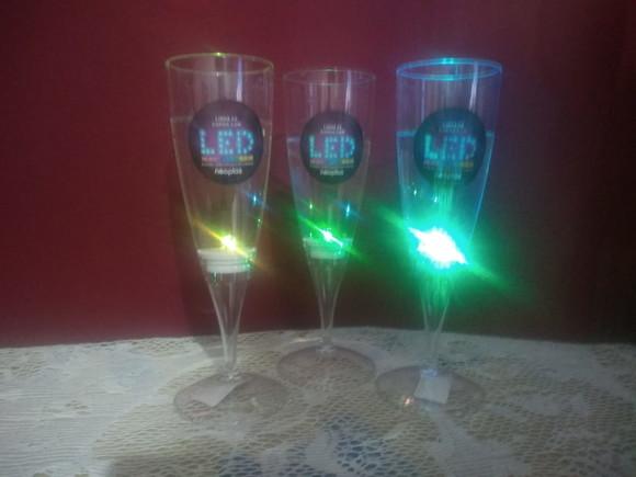 Taça Champanhe com Led Sensor Colorido