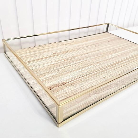 Bandeja 20x30cm Metal Dourado e Vidro - Fundo Palha