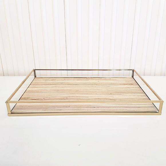Bandeja 20x30cm Metal Dourado e Vidro - Fundo Palha