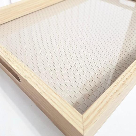 Bandeja 25x35cm Laminada com Fundo Tressê Fendi e Vidro