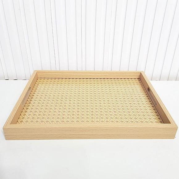 Bandeja 30x40cm Laminada com Fundo Palha Indiana e Vidro