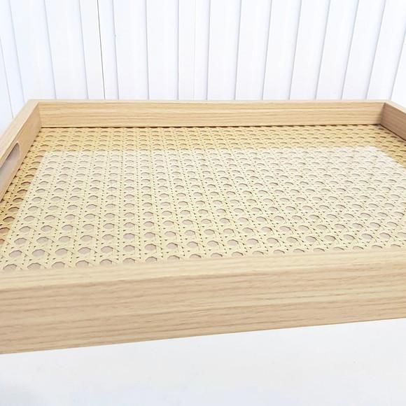 Bandeja 30x40cm Laminada com Fundo Palha Indiana e Vidro