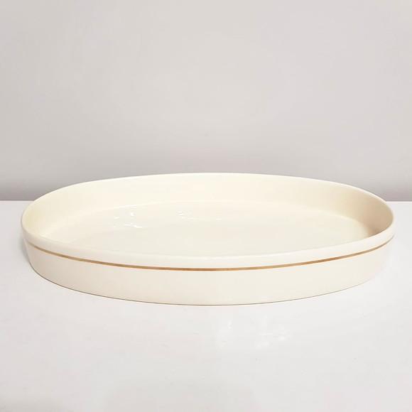 Bandeja de Cerâmica Oval Creme com Filete Dourado