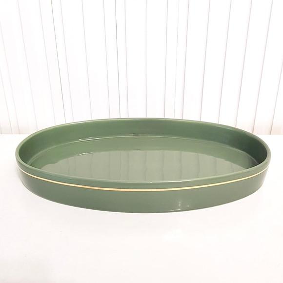 Bandeja de Cerâmica Oval Verde Militar com Filete Dourado