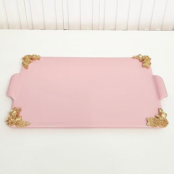 Bandeja de Cerâmica Reta Rosa Bebê com Detalhes Dourados