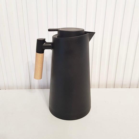 Garrafa Térmica 1l Escandinávia Preta Cabo de Bambu