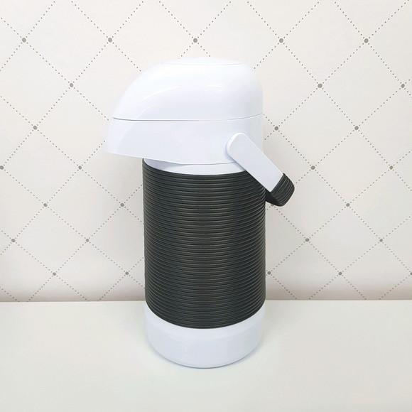 Garrafa Térmica com Capa Alinhavada Preta para Kit Higiene