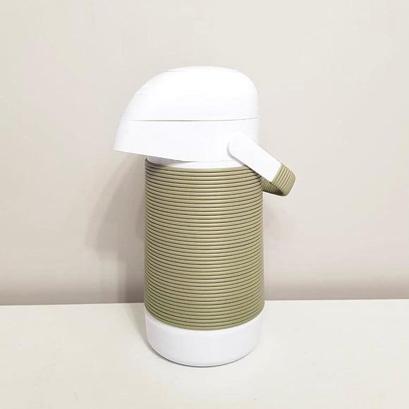 Garrafa Térmica com Capa Alinhavada Verde Oliva Kit Higiene