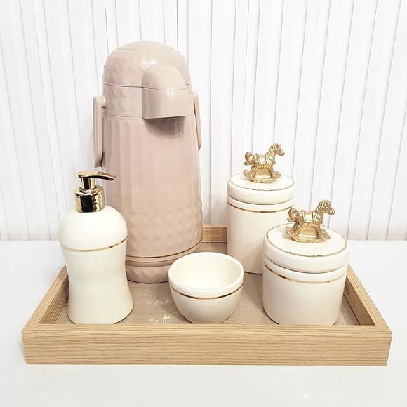 Kit Higiene Bebê 25x35cm Creme Filete Dourado Cavalinho