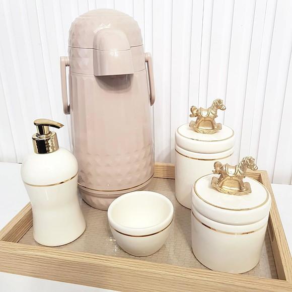Kit Higiene Bebê 25x35cm Creme Filete Dourado Cavalinho