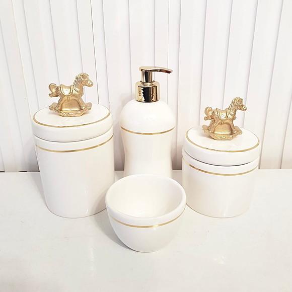 Kit Higiene Bebê 4 Pçs Branco Filete Dourado Apliq Cavalinho
