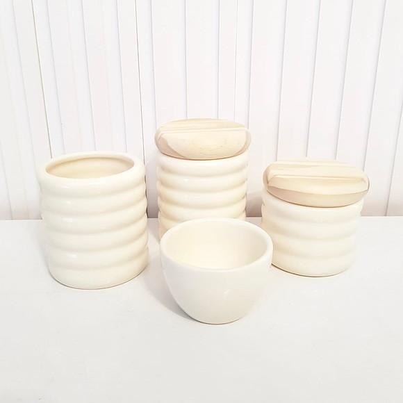 Kit Higiene Bebê 4 Peças Ondulado Creme Tampa Pinus