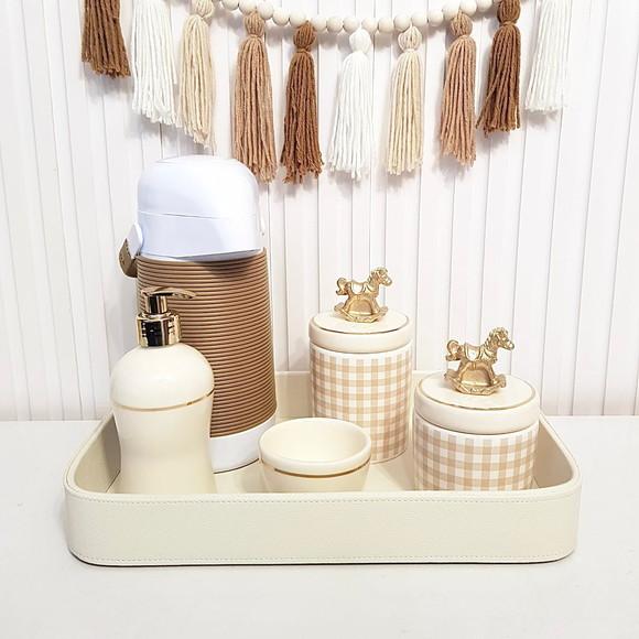 Kit Higiene Bebê Xadrez Bege Creme Marrom Fio Ouro Cavalinho