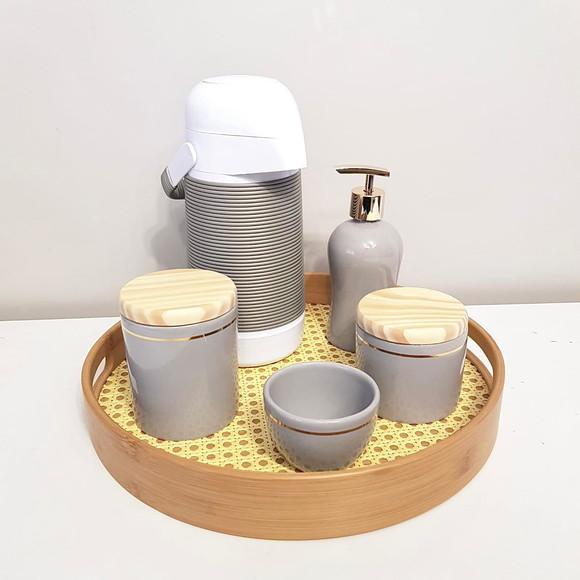 Kit Higiene Cinza c/ Filete Dourado Pinus - Bandeja Palhinha