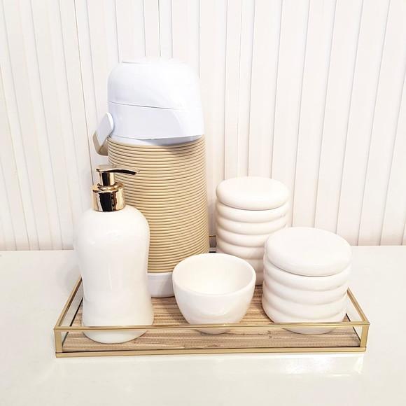 Kit Higiene Ondulado Branco e Bege - Bandeja Metal Dourado