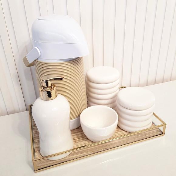 Kit Higiene Ondulado Branco e Bege - Bandeja Metal Dourado