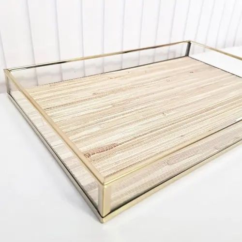 Bandeja 20x30cm Metal Dourado e Vidro - Fundo Palha
