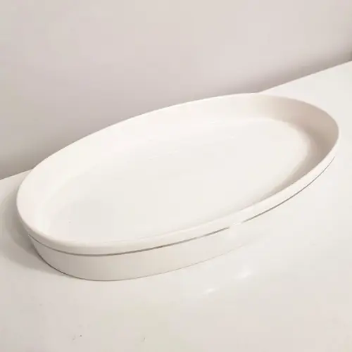 Bandeja de Cerâmica Oval Branca com Filete Prateado