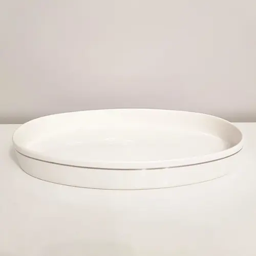 Bandeja de Cerâmica Oval Branca com Filete Prateado