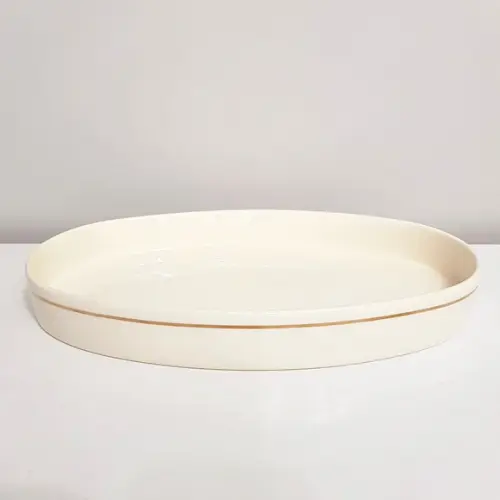 Bandeja de Cerâmica Oval Creme com Filete Dourado