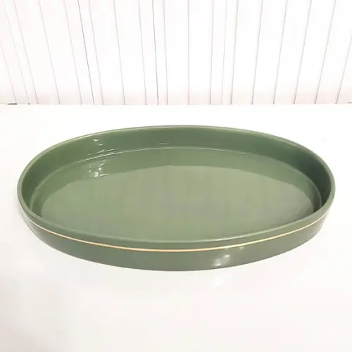 Bandeja de Cerâmica Oval Verde Militar com Filete Dourado