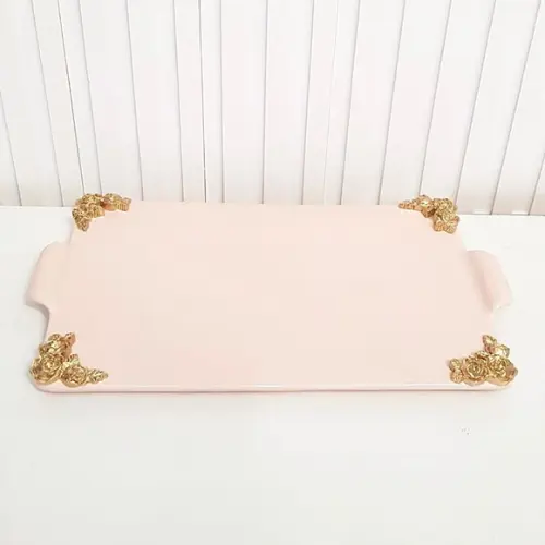Bandeja de Cerâmica Reta Rosa Rosé com Detalhes Dourados