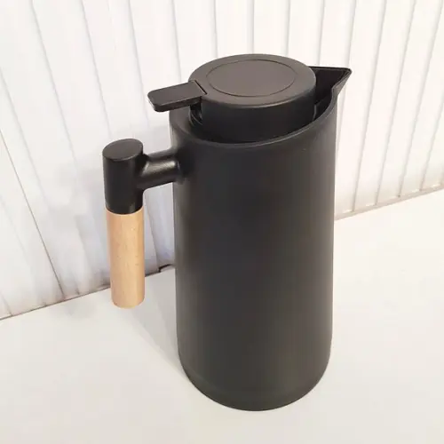 Garrafa Térmica 1l Escandinávia Preta Cabo de Bambu