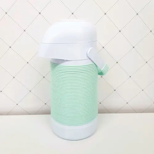 Garrafa Térmica com Capa Alinhavada Verde Bebê para Higiene