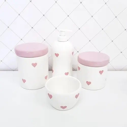 Kit Higiene 4 Peças Branco e Rosa Bebê - Coraçõezinhos