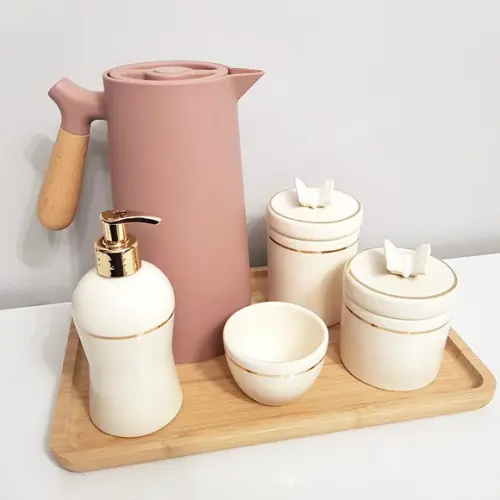 Kit Higiene Bebê 23x33cm Nude e Creme com Filete Dourado