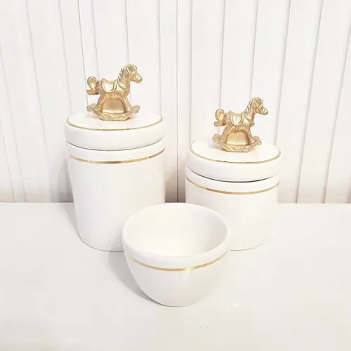 Kit Higiene Bebê 3 Pçs Branco Filete Dourado Apliq Cavalinho