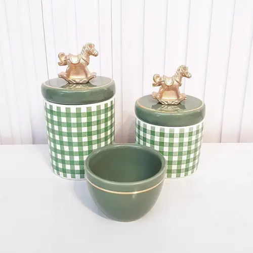 Kit Higiene Bebê 3 Pçs Xadrez Verde Filete Ouro + Cavalinho
