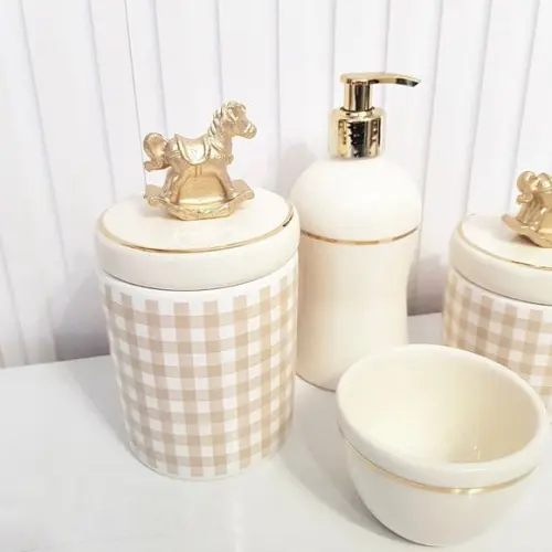 Kit Higiene Bebê 4 Pç Xadrez Bege e Creme Fio Ouro Cavalinho