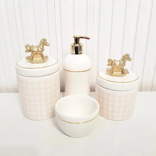 Kit Higiene Bebê 4 Pç Xadrez Rosa Branco Fio Ouro Cavalinho