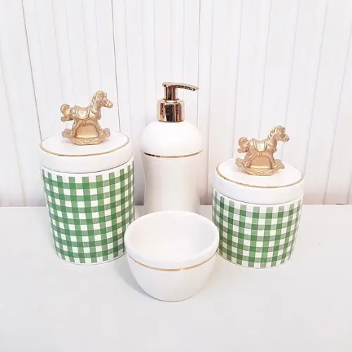 Kit Higiene Bebê 4 Pç Xadrez Verde Branco Fio Ouro Cavalinho