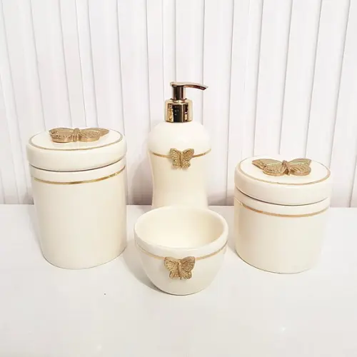 Kit Higiene Bebê 4 Pçs Creme com Filete e Apliques Dourados