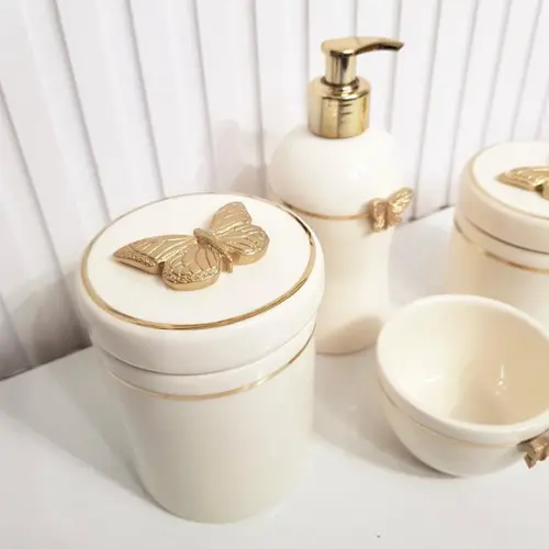 Kit Higiene Bebê 4 Pçs Creme com Filete e Apliques Dourados